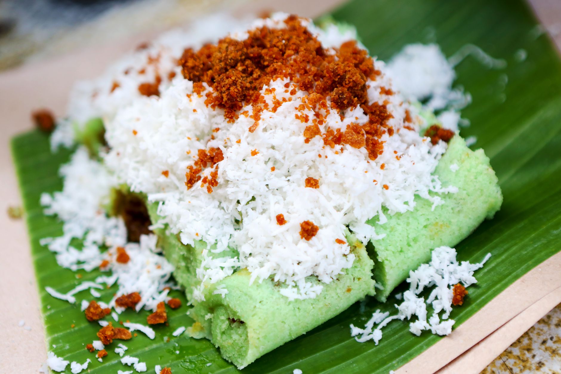Kue tradisional yang dibungkus daun pisang