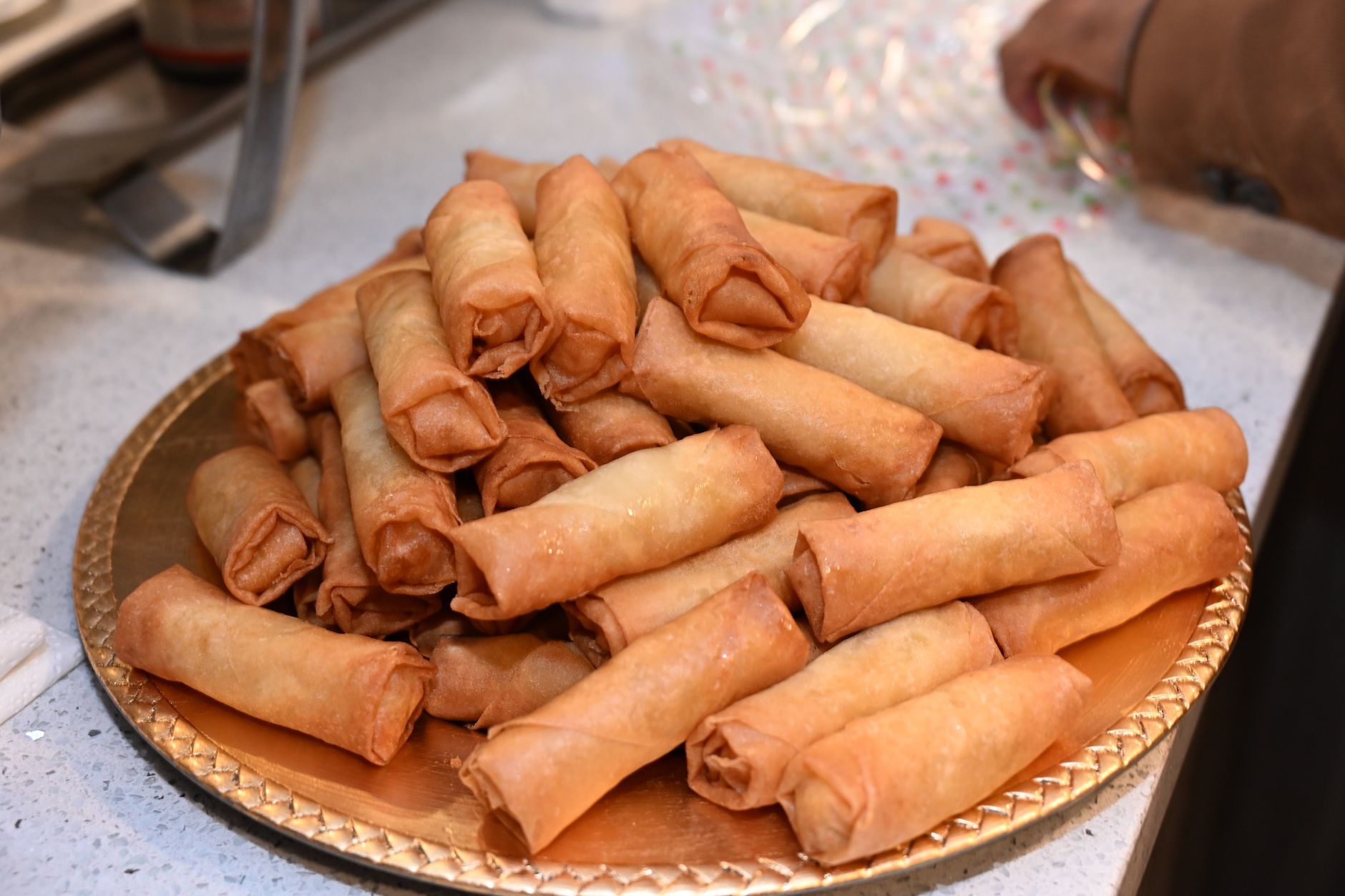 Lumpia goreng dalam kemasan siap dibawa pulang