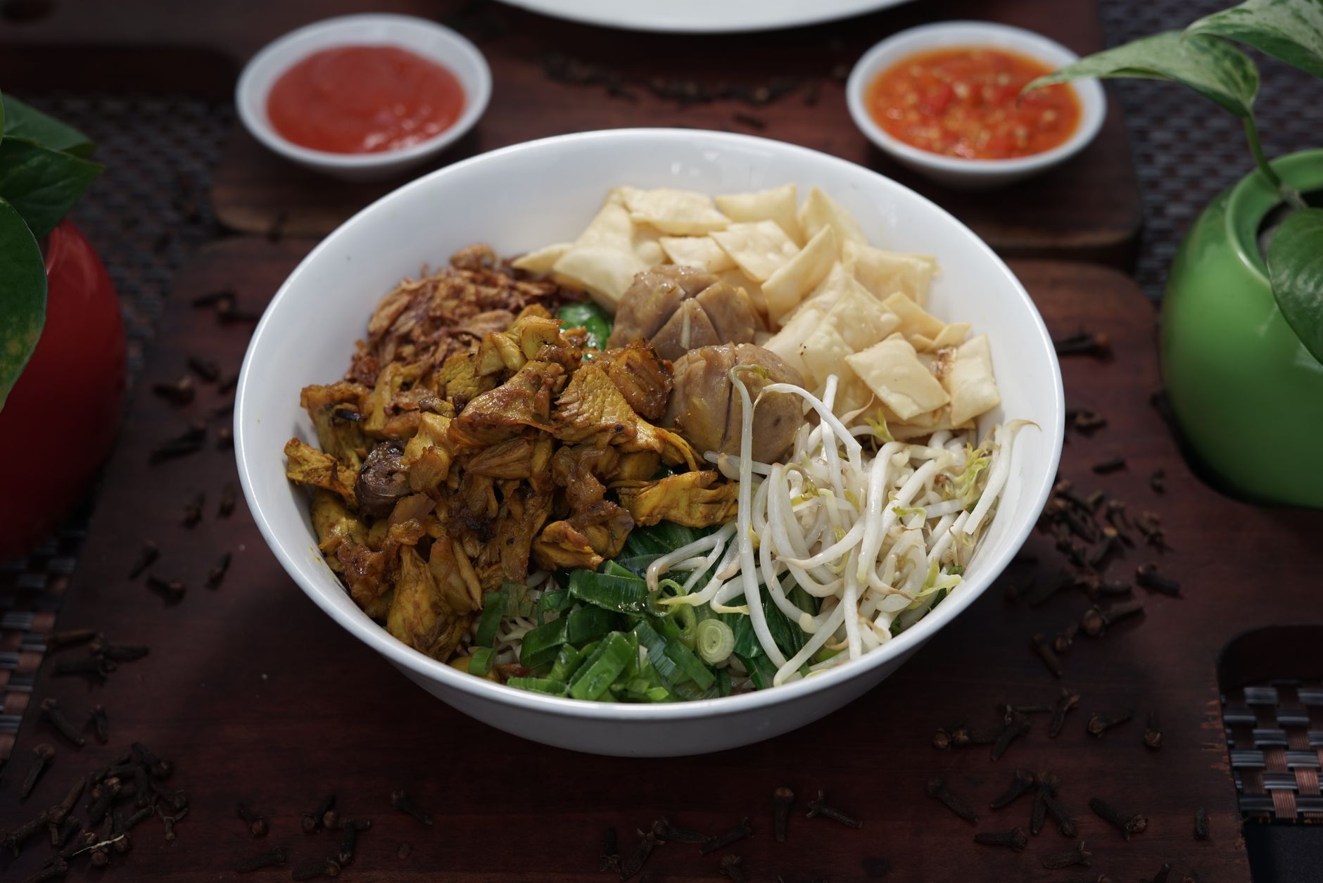 Warung dan jajanan tradisional di pasar Indonesia