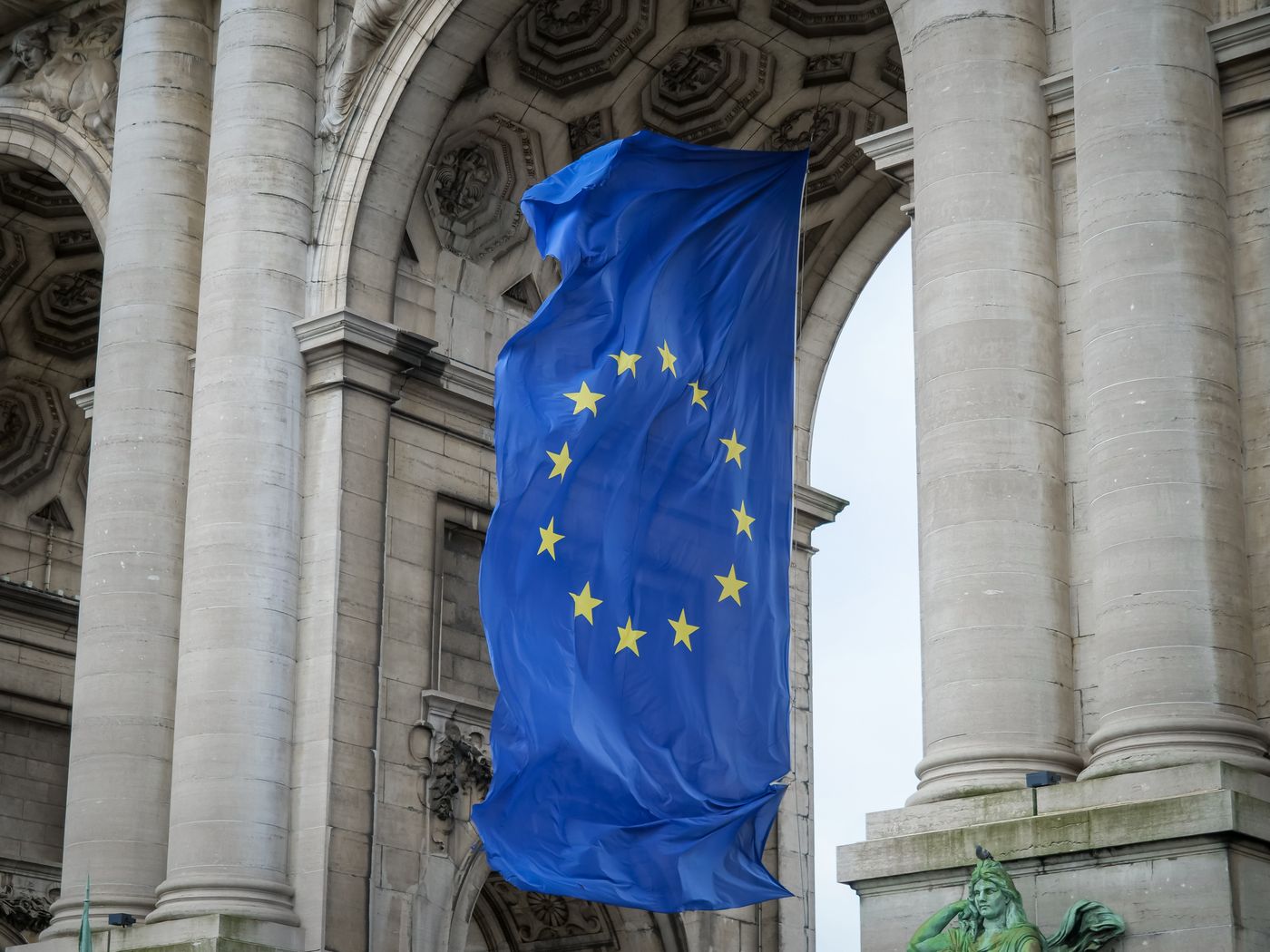 Bendera Uni Eropa berkibar di Brussel